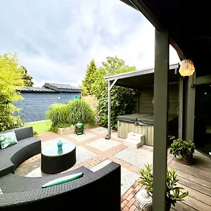 Buddha Style Family House & Jacuzzi & Sauna Near Amsterdam Chalet Vijfhuizen