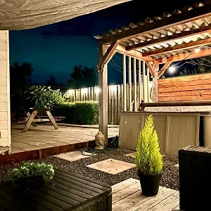 Wellness With Jacuzzi &sauna&private Garden Near Amsterdam Holiday home Vijfhuizen