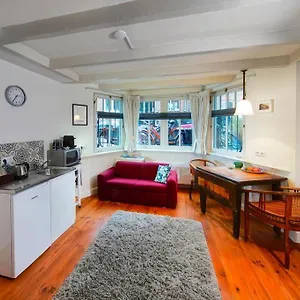 Apartment 16 Sous